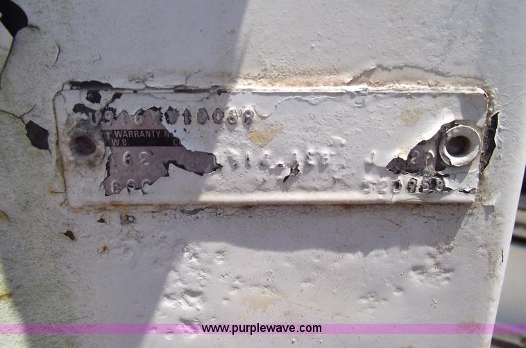 image for item A4142 1975 Ford L9000 water truck