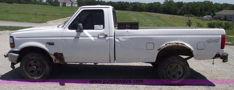 image for item A4143 1995 Ford F150 XL pickup truck