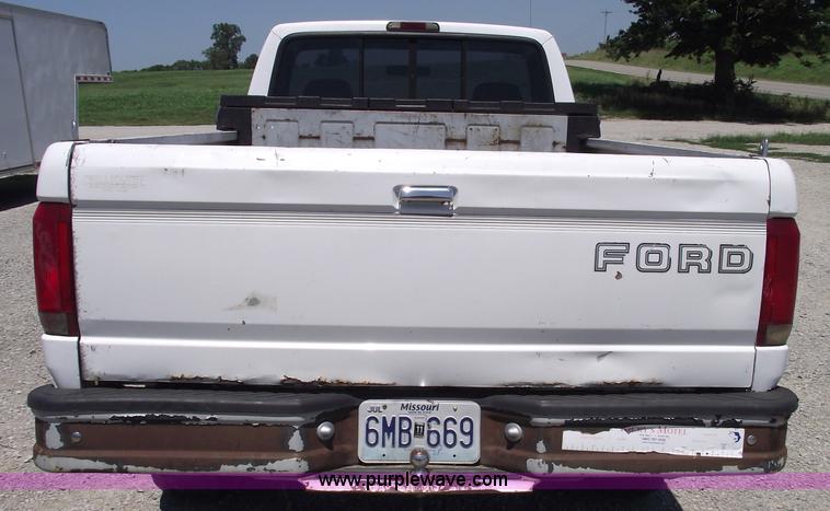 image for item A4143 1995 Ford F150 XL pickup truck