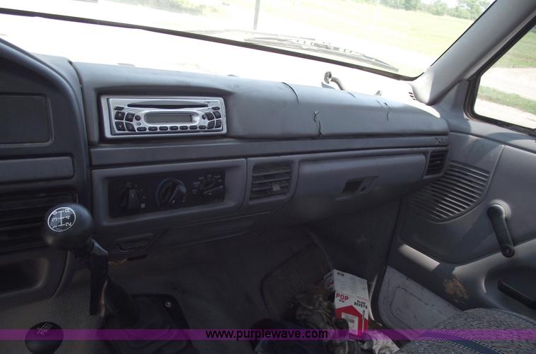 image for item A4143 1995 Ford F150 XL pickup truck