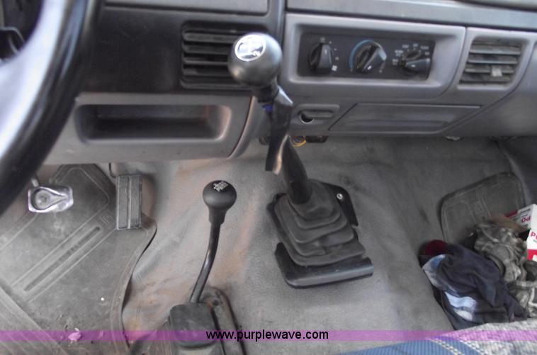 image for item A4143 1995 Ford F150 XL pickup truck