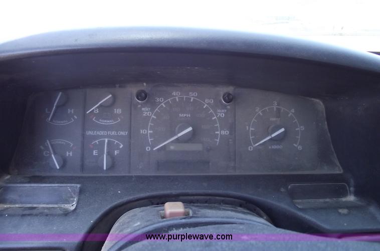 image for item A4143 1995 Ford F150 XL pickup truck