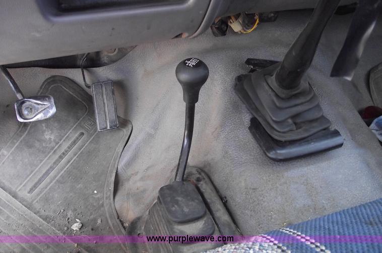 image for item A4143 1995 Ford F150 XL pickup truck