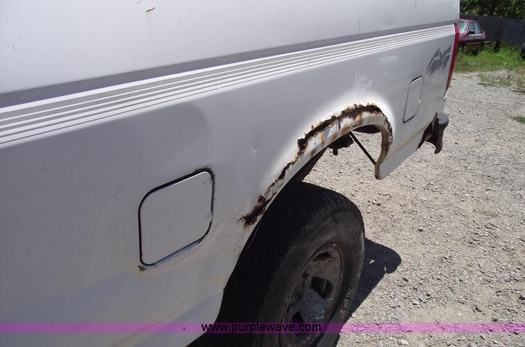 image for item A4143 1995 Ford F150 XL pickup truck