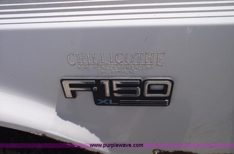 image for item A4143 1995 Ford F150 XL pickup truck
