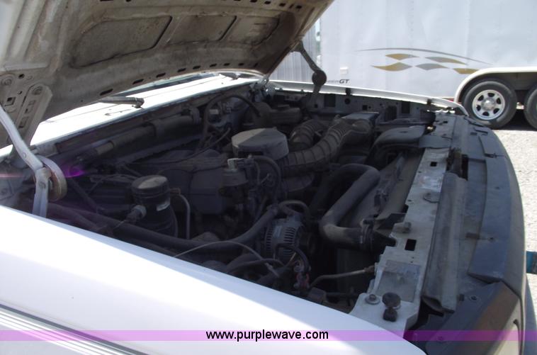 image for item A4143 1995 Ford F150 XL pickup truck