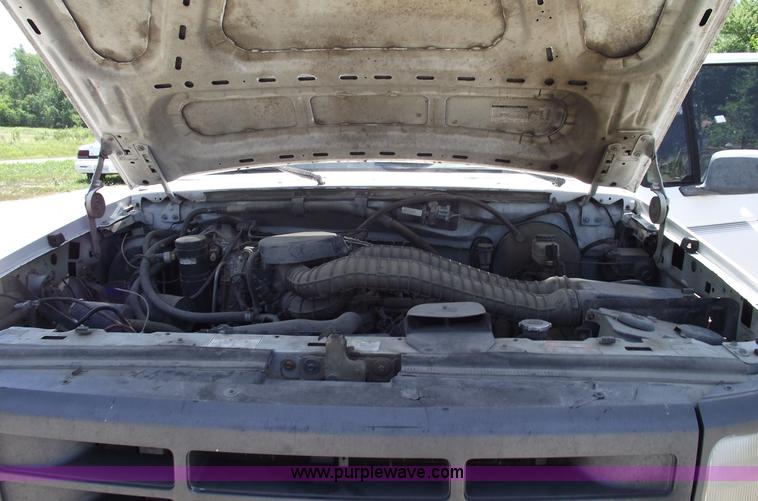 image for item A4143 1995 Ford F150 XL pickup truck