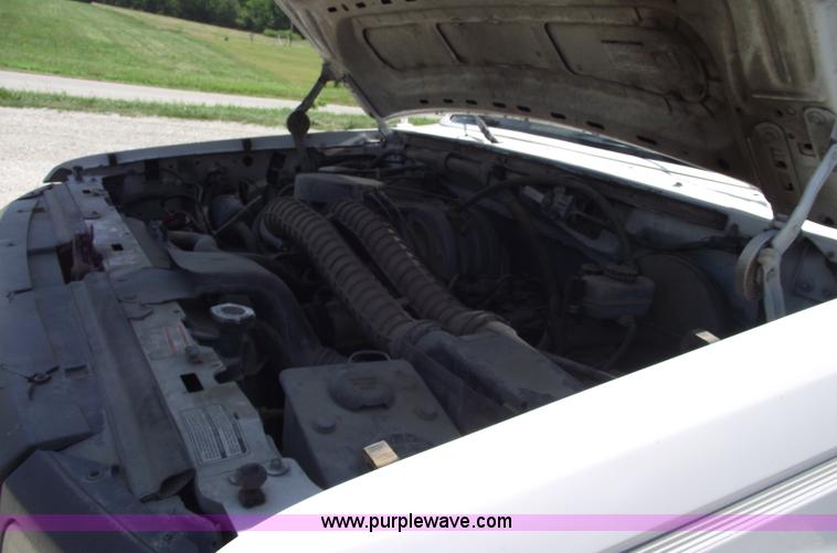 image for item A4143 1995 Ford F150 XL pickup truck