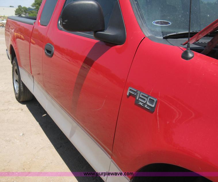 image for item A4283 1998 Ford F150 XL extended cab pickup truck