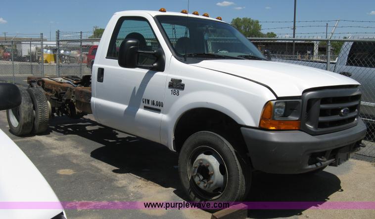image for item A4287 2000 Ford F550 XL Super Duty pickup truck cab and chassis