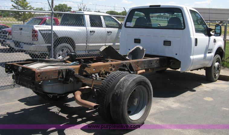 image for item A4287 2000 Ford F550 XL Super Duty pickup truck cab and chassis