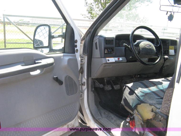 image for item A4287 2000 Ford F550 XL Super Duty pickup truck cab and chassis