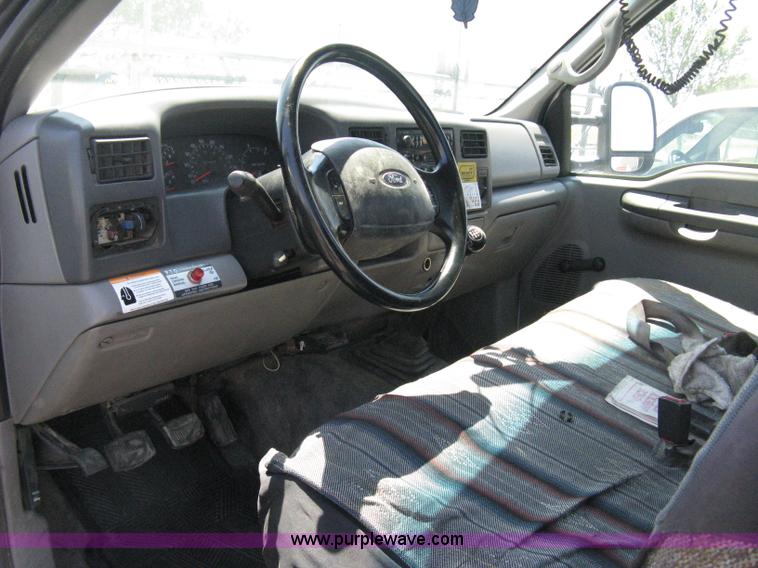 image for item A4287 2000 Ford F550 XL Super Duty pickup truck cab and chassis