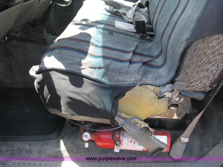 image for item A4287 2000 Ford F550 XL Super Duty pickup truck cab and chassis