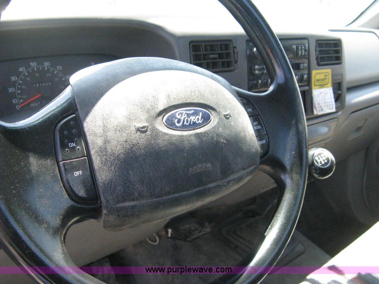 image for item A4287 2000 Ford F550 XL Super Duty pickup truck cab and chassis