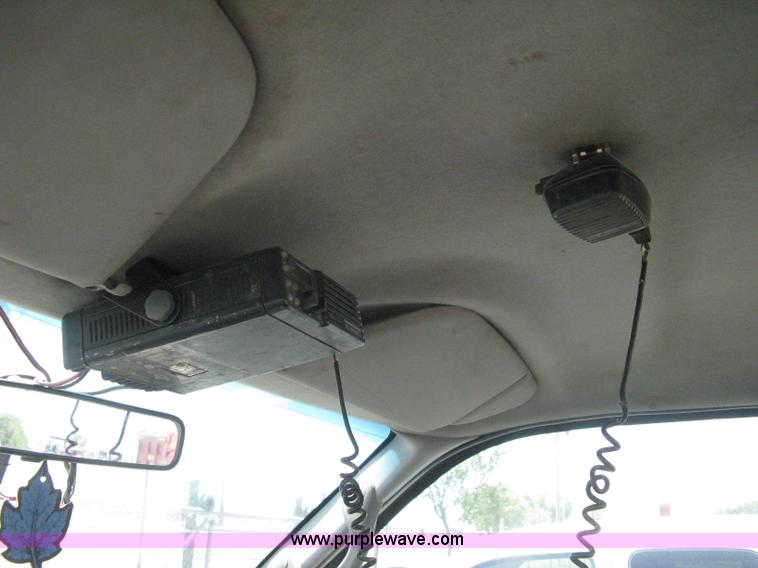 image for item A4287 2000 Ford F550 XL Super Duty pickup truck cab and chassis