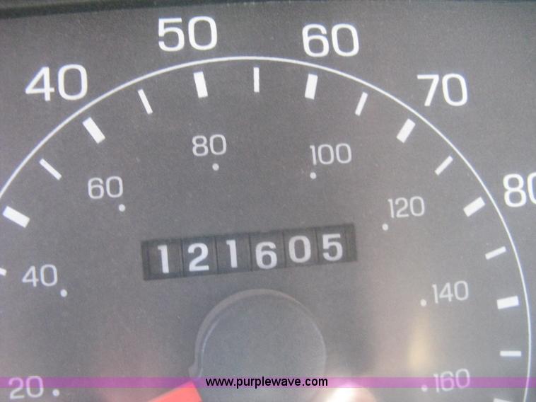 image for item A4287 2000 Ford F550 XL Super Duty pickup truck cab and chassis