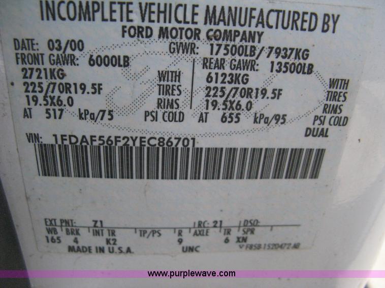 image for item A4287 2000 Ford F550 XL Super Duty pickup truck cab and chassis