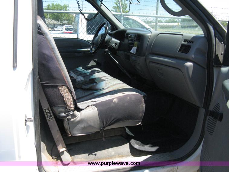 image for item A4287 2000 Ford F550 XL Super Duty pickup truck cab and chassis