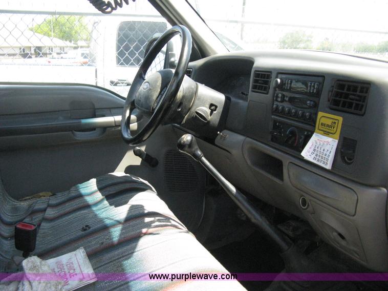 image for item A4287 2000 Ford F550 XL Super Duty pickup truck cab and chassis