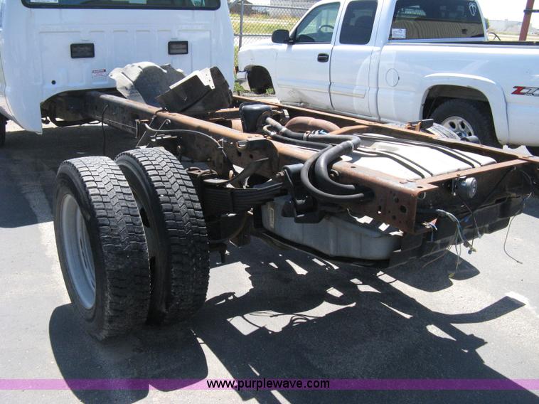 image for item A4287 2000 Ford F550 XL Super Duty pickup truck cab and chassis