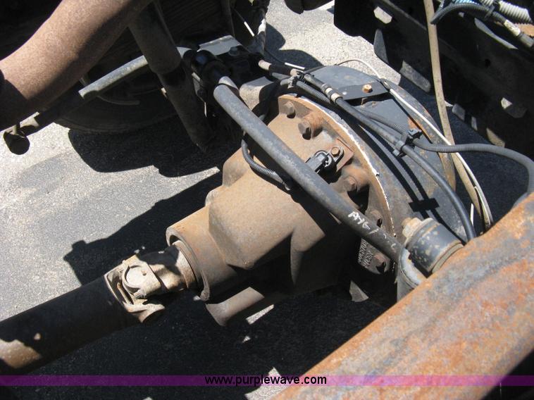 image for item A4287 2000 Ford F550 XL Super Duty pickup truck cab and chassis