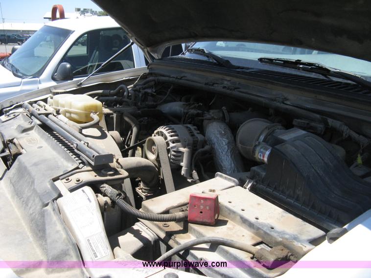 image for item A4287 2000 Ford F550 XL Super Duty pickup truck cab and chassis