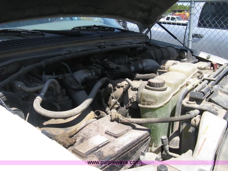 image for item A4287 2000 Ford F550 XL Super Duty pickup truck cab and chassis