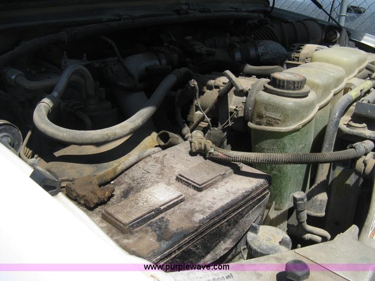 image for item A4287 2000 Ford F550 XL Super Duty pickup truck cab and chassis