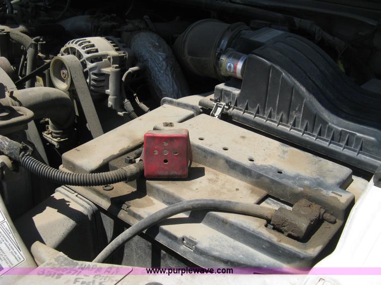 image for item A4287 2000 Ford F550 XL Super Duty pickup truck cab and chassis