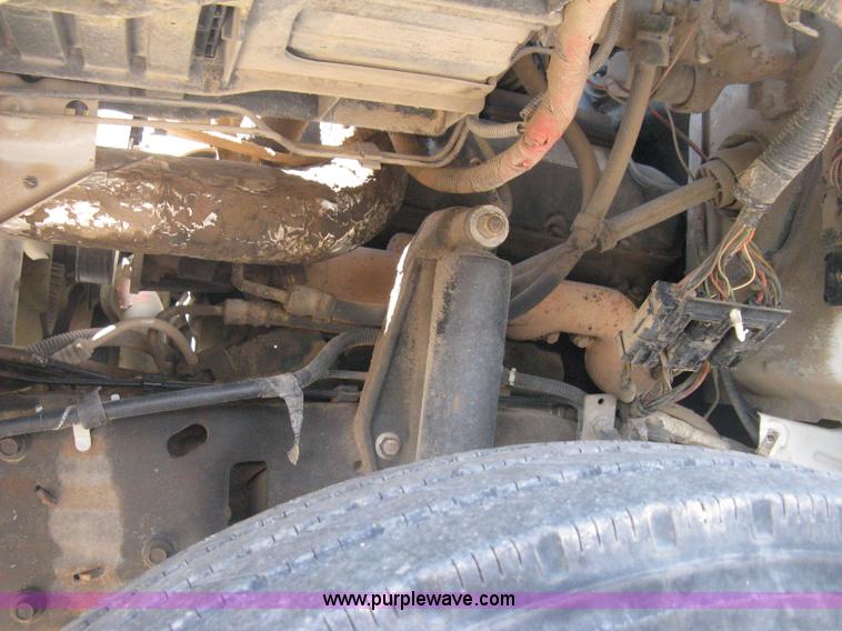 image for item A4287 2000 Ford F550 XL Super Duty pickup truck cab and chassis