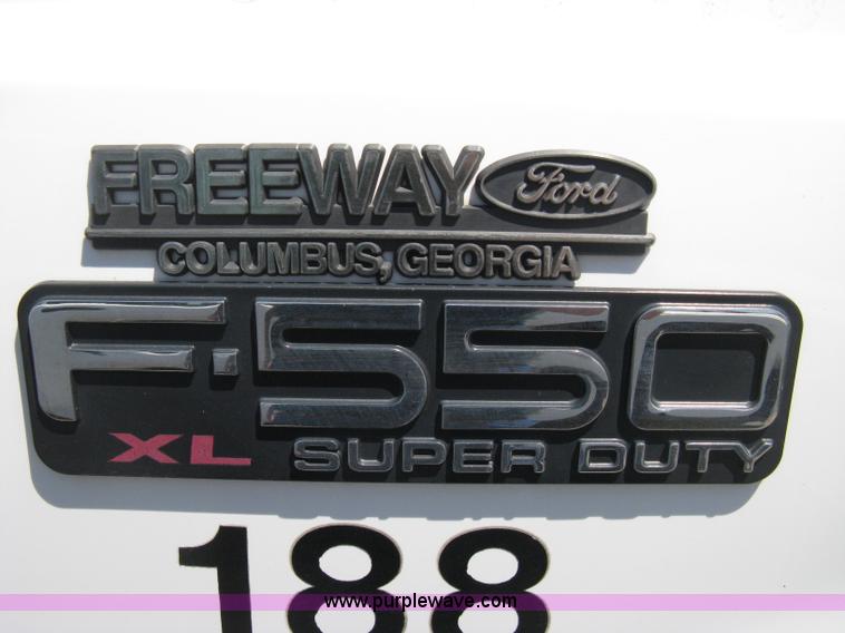 image for item A4287 2000 Ford F550 XL Super Duty pickup truck cab and chassis