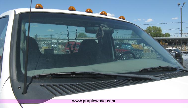 image for item A4287 2000 Ford F550 XL Super Duty pickup truck cab and chassis