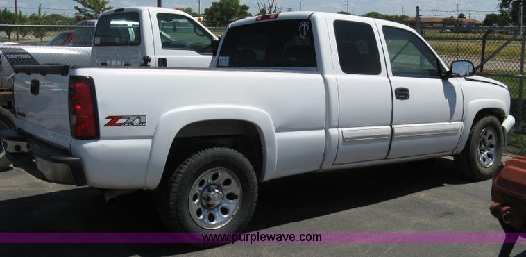 image for item A4288 2006 Chevrolet Silverado 1500 LS extended cab pickup truck