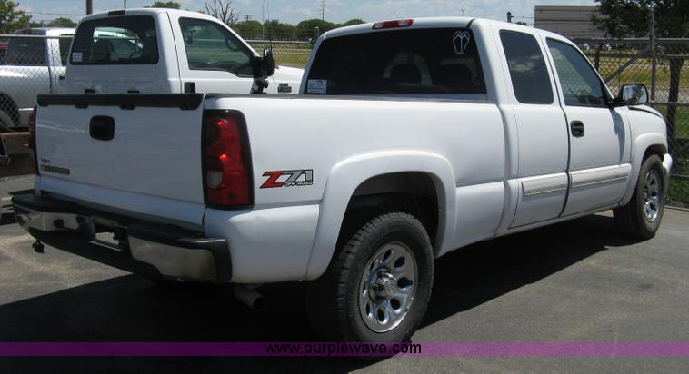 image for item A4288 2006 Chevrolet Silverado 1500 LS extended cab pickup truck