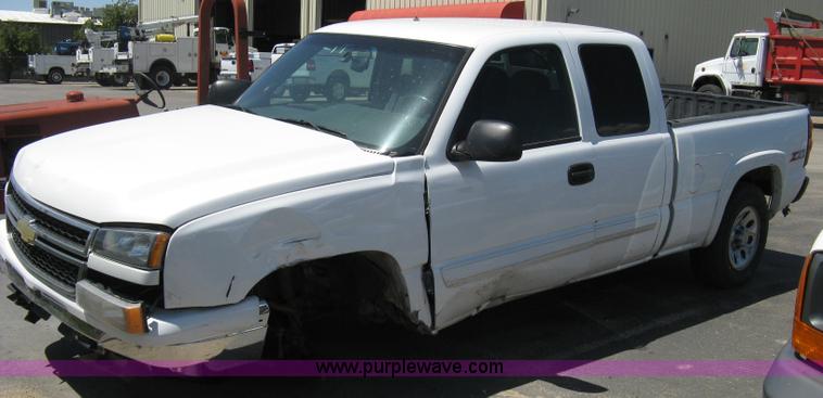 image for item A4288 2006 Chevrolet Silverado 1500 LS extended cab pickup truck