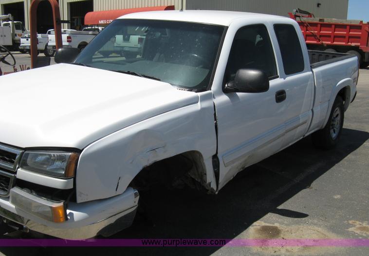 image for item A4288 2006 Chevrolet Silverado 1500 LS extended cab pickup truck