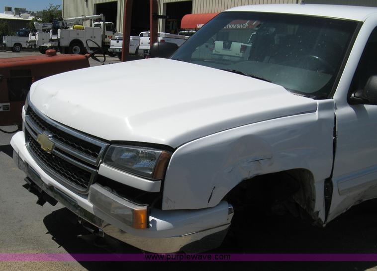 image for item A4288 2006 Chevrolet Silverado 1500 LS extended cab pickup truck