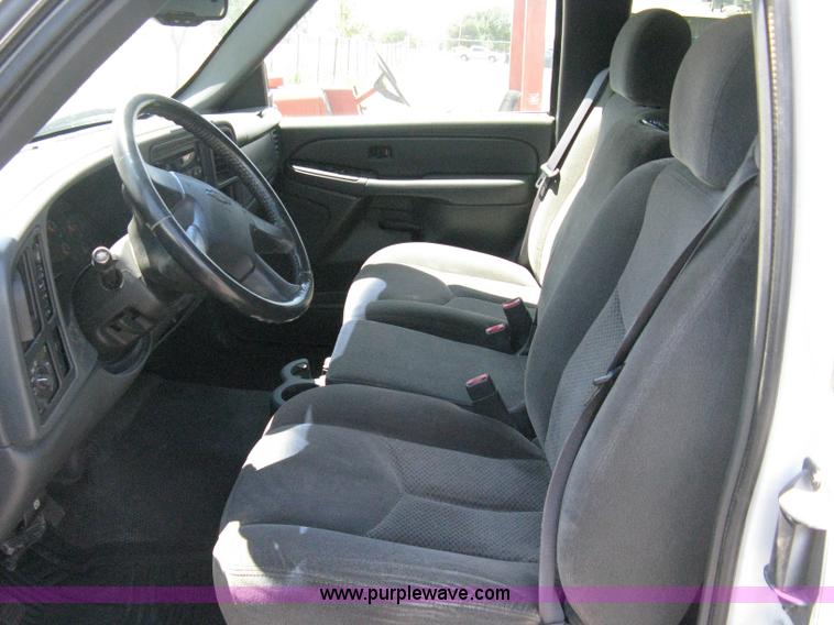 image for item A4288 2006 Chevrolet Silverado 1500 LS extended cab pickup truck