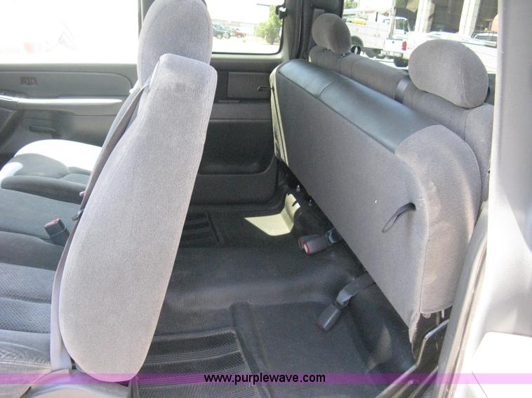 image for item A4288 2006 Chevrolet Silverado 1500 LS extended cab pickup truck