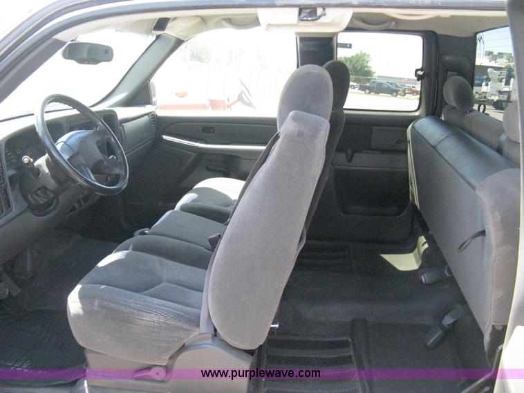 image for item A4288 2006 Chevrolet Silverado 1500 LS extended cab pickup truck