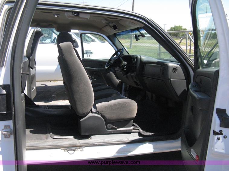 image for item A4288 2006 Chevrolet Silverado 1500 LS extended cab pickup truck