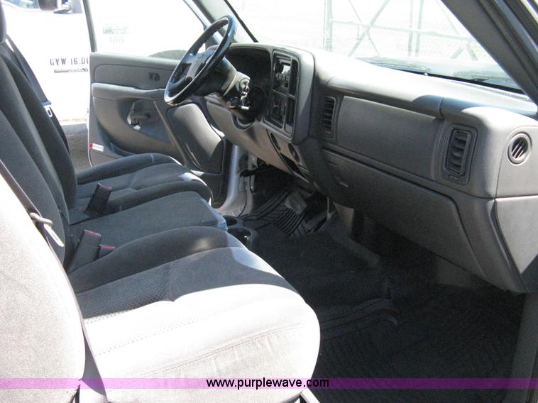 image for item A4288 2006 Chevrolet Silverado 1500 LS extended cab pickup truck