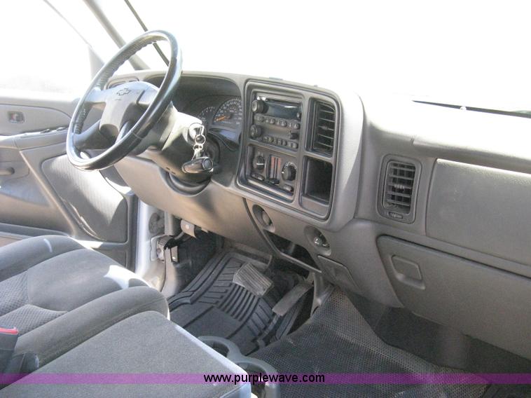 image for item A4288 2006 Chevrolet Silverado 1500 LS extended cab pickup truck