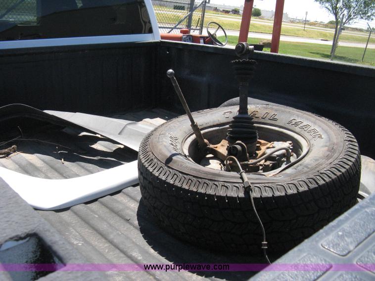 image for item A4288 2006 Chevrolet Silverado 1500 LS extended cab pickup truck