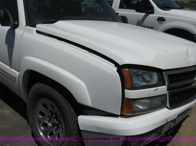 image for item A4288 2006 Chevrolet Silverado 1500 LS extended cab pickup truck