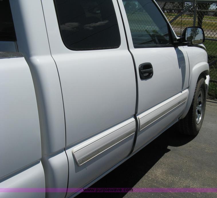 image for item A4288 2006 Chevrolet Silverado 1500 LS extended cab pickup truck