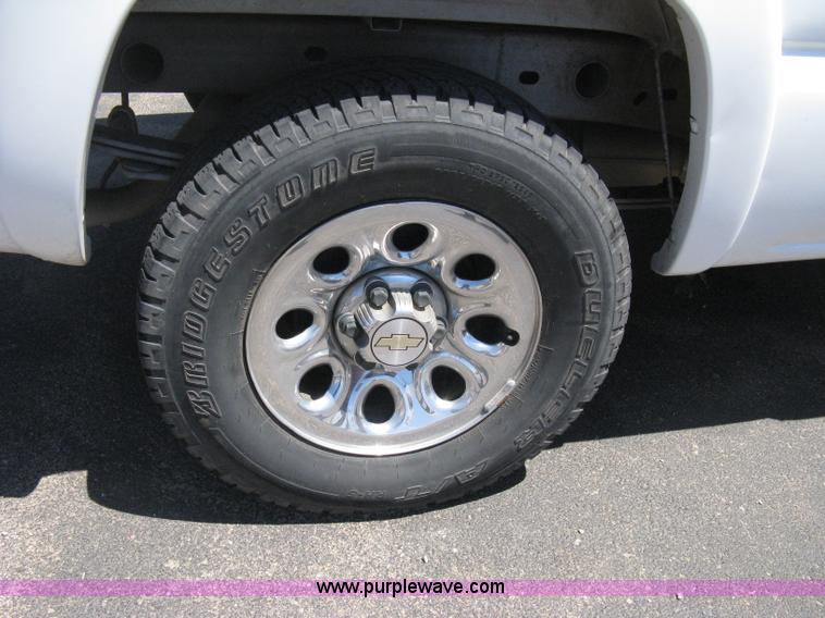 image for item A4288 2006 Chevrolet Silverado 1500 LS extended cab pickup truck