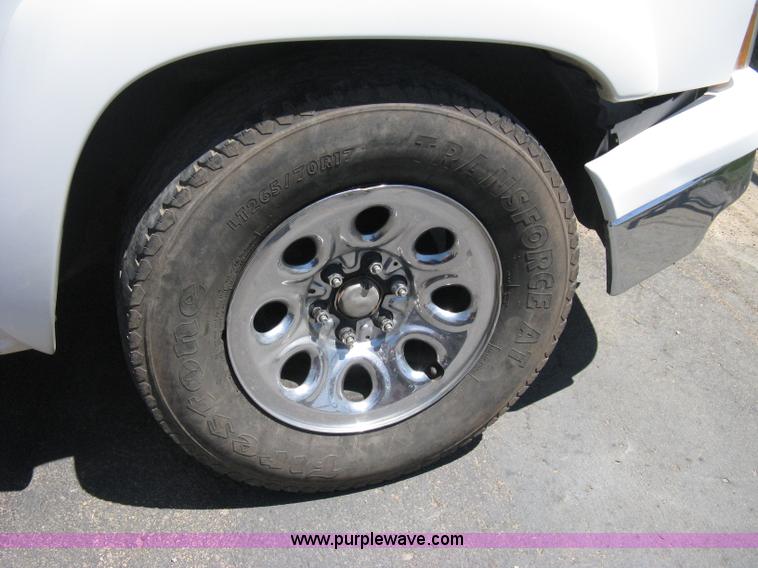 image for item A4288 2006 Chevrolet Silverado 1500 LS extended cab pickup truck