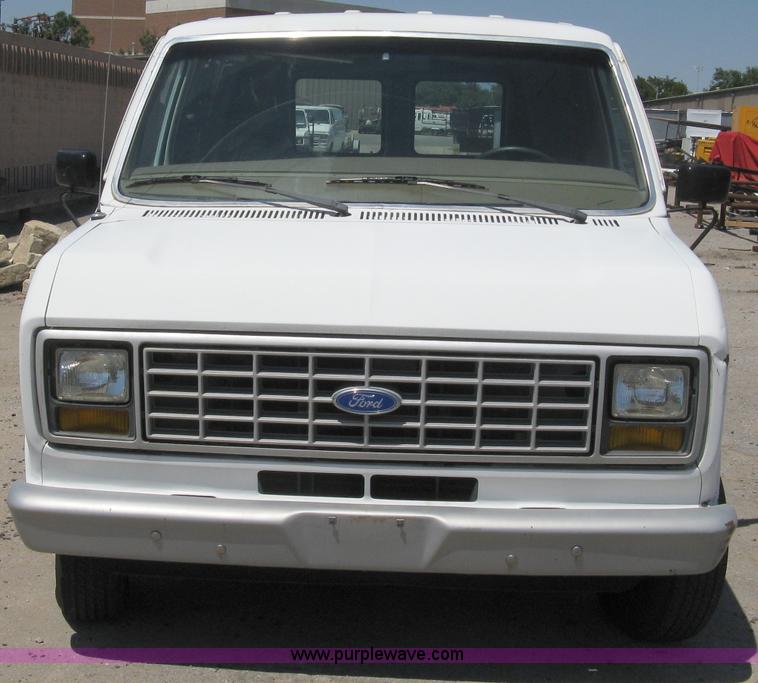 image for item A4294 1990 Ford E150 cargo van